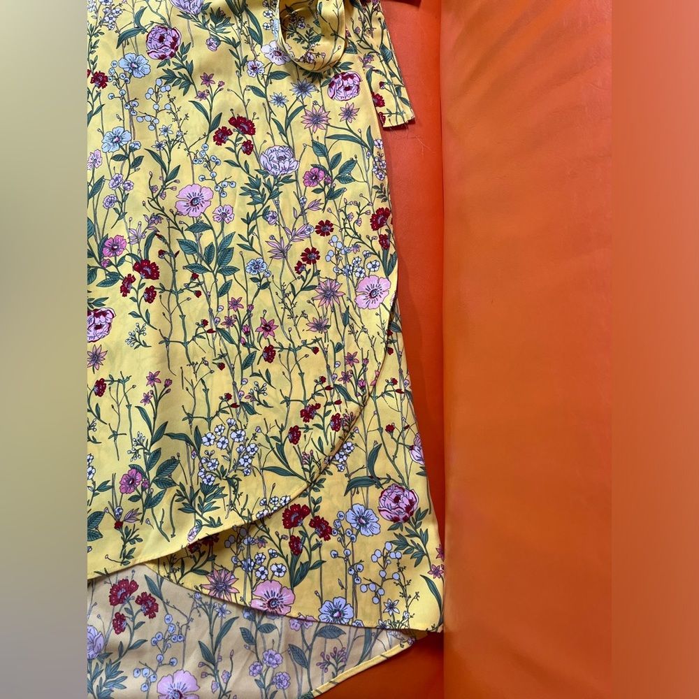 NWT LOFT yellow floral wrap midi skirt. Size 6. - Picture 6 of 7
